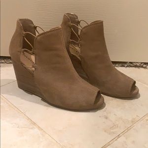 Lucky Brand Peep Toe suede wedge
